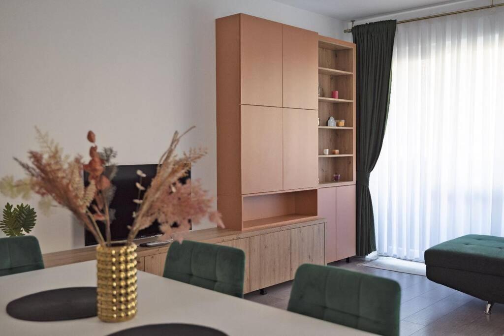 Eliza'S Apartment By Oasis Homes Oradea Exteriér fotografie